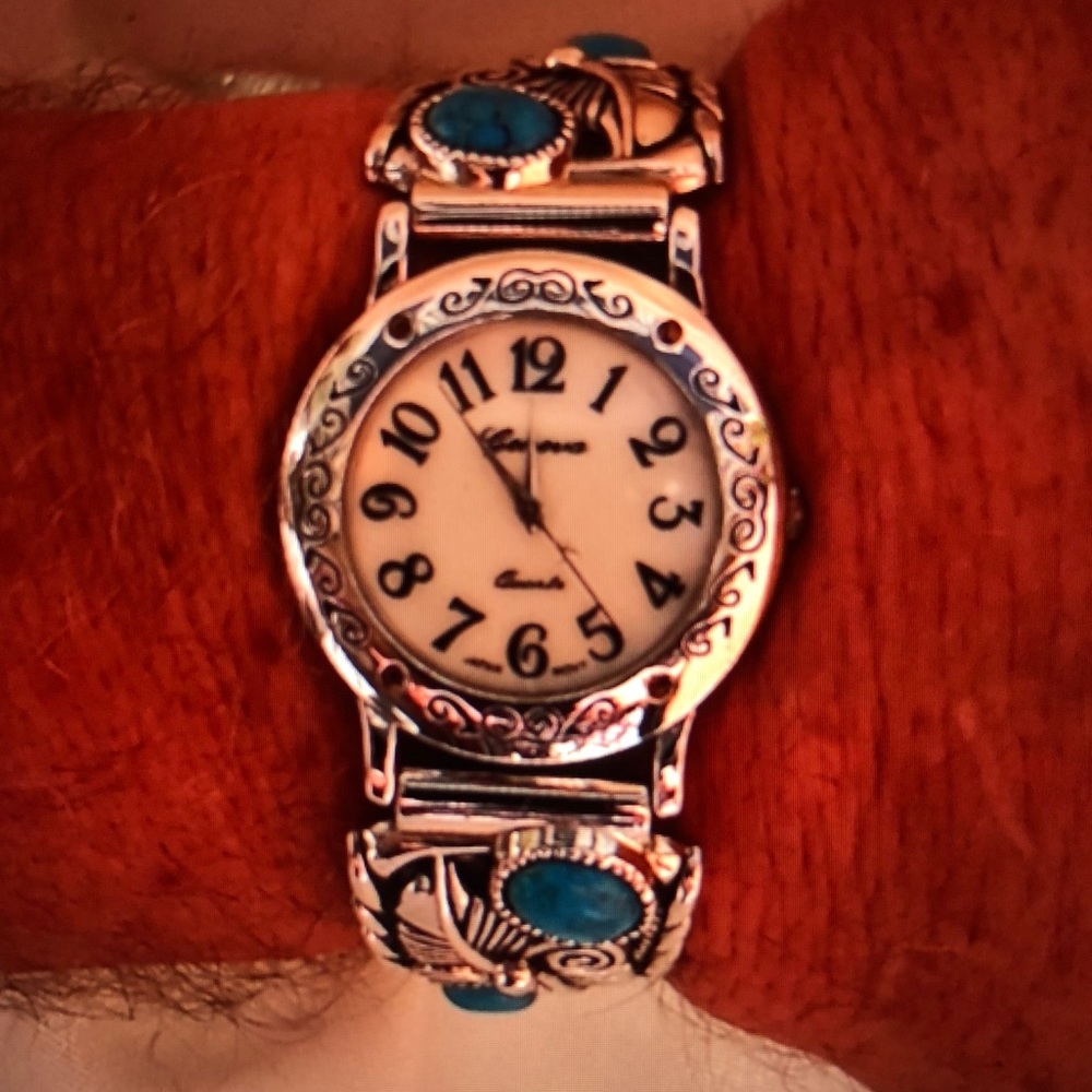 Unisex wrist watch with turquoise stones on band